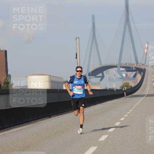 03.10.2025 - Köhlbrandbrückenlauf Jannik Wohlers http://msf.ph/oto/9049179 03.10.2025 09:33:40 Position 3 3247 meine-sportfotos.de