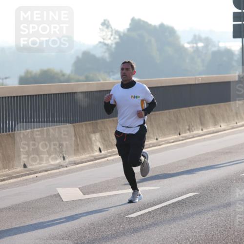 03.10.2025 - Köhlbrandbrückenlauf Lena Gebhardt http://msf.ph/oto/9049263 03.10.2025 09:12:13 Position 1  meine-sportfotos.de