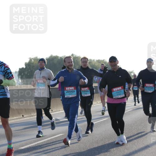 03.10.2025 - Köhlbrandbrückenlauf Jannik Wohlers http://msf.ph/oto/9049312 03.10.2025 09:18:23 Position 3 3457, 2027, 1675, 1408, 3799 meine-sportfotos.de