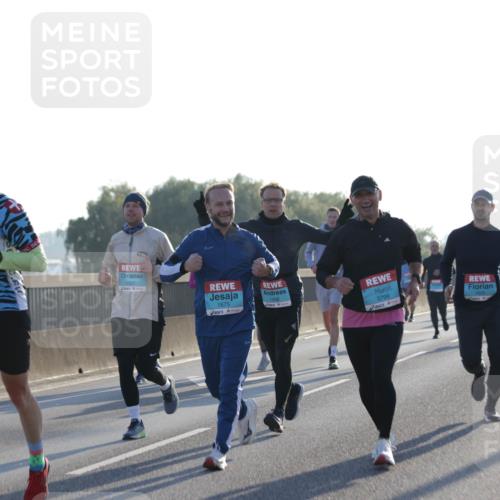 03.10.2025 - Köhlbrandbrückenlauf Jannik Wohlers http://msf.ph/oto/9049319 03.10.2025 09:18:23 Position 3 3457, 1675, 1408, 3799, 1605 meine-sportfotos.de