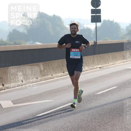 03.10.2025 - Köhlbrandbrückenlauf Lena Gebhardt http://msf.ph/oto/9049370 03.10.2025 09:12:16 Position 1 3760 meine-sportfotos.de