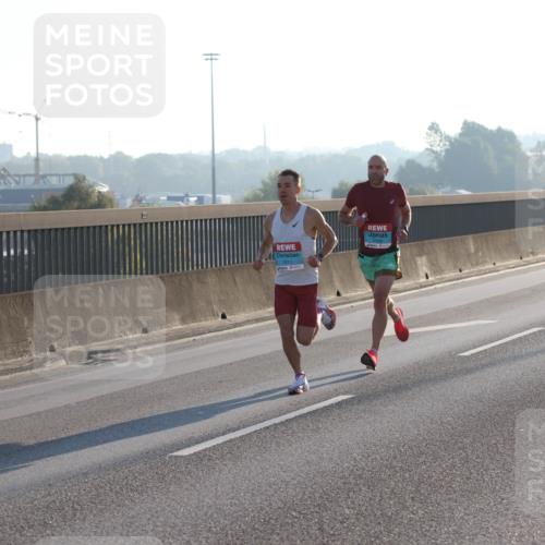 03.10.2025 - Köhlbrandbrückenlauf Lena Gebhardt http://msf.ph/oto/9049407 03.10.2025 09:12:26 Position 1  meine-sportfotos.de