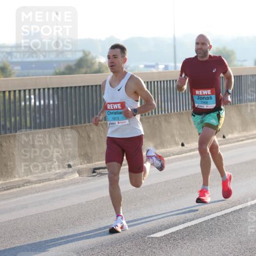 03.10.2025 - Köhlbrandbrückenlauf Lena Gebhardt http://msf.ph/oto/9049421 03.10.2025 09:12:27 Position 1 1013, 2968 meine-sportfotos.de