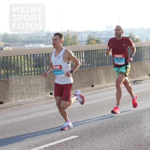 03.10.2025 - Köhlbrandbrückenlauf Lena Gebhardt http://msf.ph/oto/9049447 03.10.2025 09:12:28 Position 1 1013, 2968 meine-sportfotos.de