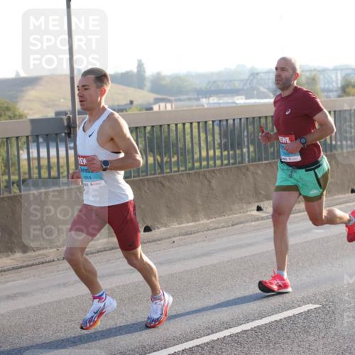 03.10.2025 - Köhlbrandbrückenlauf Lena Gebhardt http://msf.ph/oto/9049456 03.10.2025 09:12:28 Position 1 1013 meine-sportfotos.de