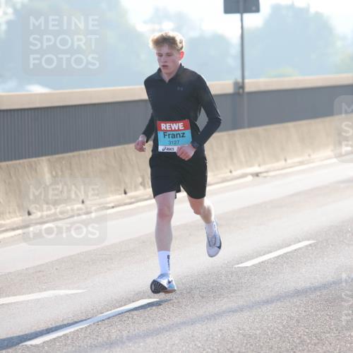 03.10.2025 - Köhlbrandbrückenlauf Lena Gebhardt http://msf.ph/oto/9049496 03.10.2025 09:12:54 Position 1 3127 meine-sportfotos.de
