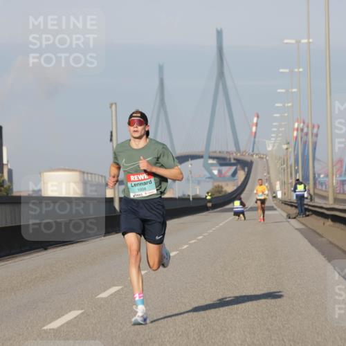 03.10.2025 - Köhlbrandbrückenlauf Jannik Wohlers http://msf.ph/oto/9049501 03.10.2025 09:34:26 Position 3 1008 meine-sportfotos.de