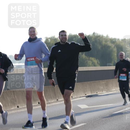 03.10.2025 - Köhlbrandbrückenlauf Jannik Wohlers http://msf.ph/oto/9049515 03.10.2025 09:18:26 Position 3 1487, 3781 meine-sportfotos.de