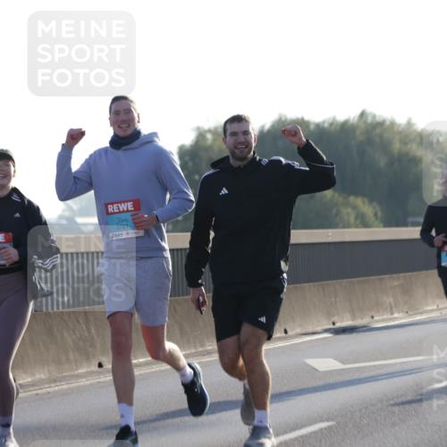 03.10.2025 - Köhlbrandbrückenlauf Jannik Wohlers http://msf.ph/oto/9049523 03.10.2025 09:18:27 Position 3 1487, 3781 meine-sportfotos.de