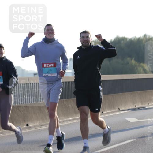 03.10.2025 - Köhlbrandbrückenlauf Jannik Wohlers http://msf.ph/oto/9049549 03.10.2025 09:18:27 Position 3 1487, 3781 meine-sportfotos.de