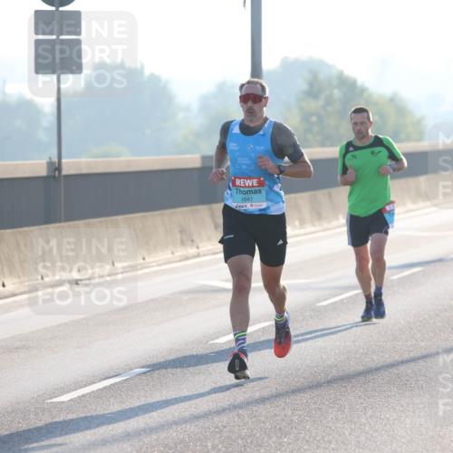 03.10.2025 - Köhlbrandbrückenlauf Lena Gebhardt http://msf.ph/oto/9049555 03.10.2025 09:13:03 Position 1 1041 meine-sportfotos.de