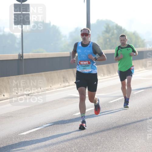03.10.2025 - Köhlbrandbrückenlauf Lena Gebhardt http://msf.ph/oto/9049564 03.10.2025 09:13:03 Position 1 1041 meine-sportfotos.de