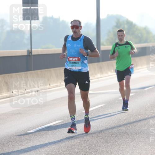 03.10.2025 - Köhlbrandbrückenlauf Lena Gebhardt http://msf.ph/oto/9049583 03.10.2025 09:13:04 Position 1 7, 1041 meine-sportfotos.de