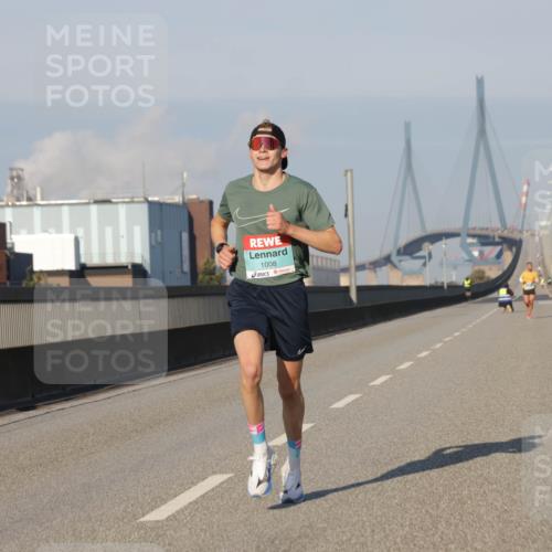 03.10.2025 - Köhlbrandbrückenlauf Jannik Wohlers http://msf.ph/oto/9049622 03.10.2025 09:34:27 Position 3 1008 meine-sportfotos.de