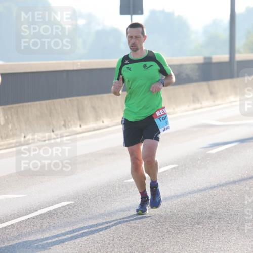 03.10.2025 - Köhlbrandbrückenlauf Lena Gebhardt http://msf.ph/oto/9049633 03.10.2025 09:13:06 Position 1 27 meine-sportfotos.de