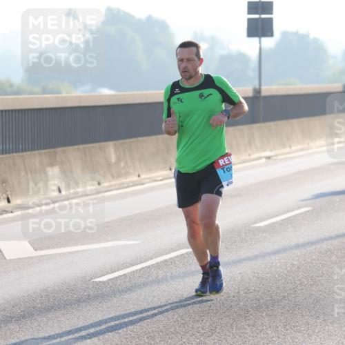 03.10.2025 - Köhlbrandbrückenlauf Lena Gebhardt http://msf.ph/oto/9049640 03.10.2025 09:13:07 Position 1  meine-sportfotos.de