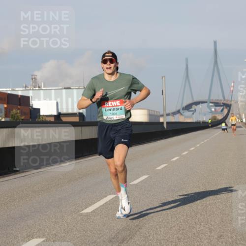 03.10.2025 - Köhlbrandbrückenlauf Jannik Wohlers http://msf.ph/oto/9049656 03.10.2025 09:34:28 Position 3 1008 meine-sportfotos.de