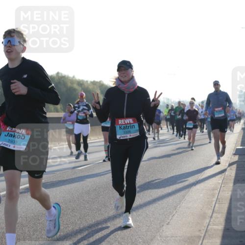 03.10.2025 - Köhlbrandbrückenlauf Jannik Wohlers http://msf.ph/oto/9049720 03.10.2025 09:18:31 Position 3 1515, 1933, 3326 meine-sportfotos.de