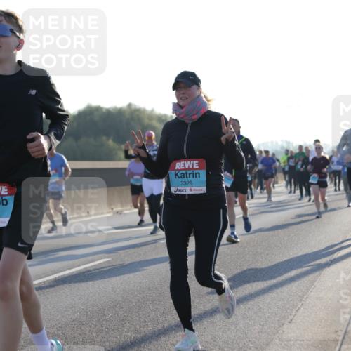 03.10.2025 - Köhlbrandbrückenlauf Jannik Wohlers http://msf.ph/oto/9049742 03.10.2025 09:18:31 Position 3 15, 1933, 3326 meine-sportfotos.de