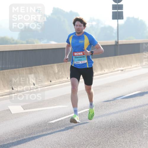 03.10.2025 - Köhlbrandbrückenlauf Lena Gebhardt http://msf.ph/oto/9049765 03.10.2025 09:13:14 Position 1 3304 meine-sportfotos.de