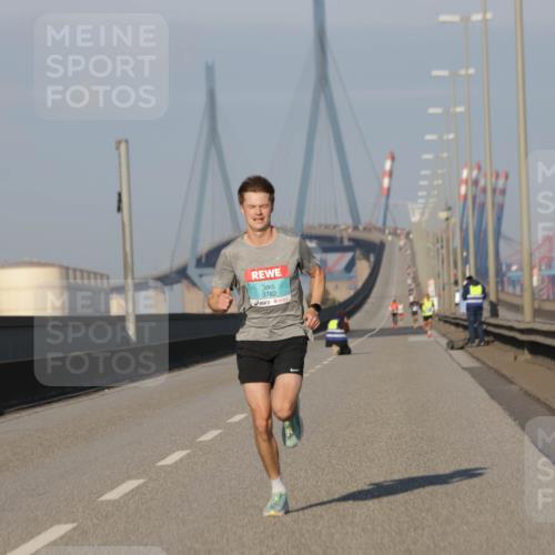 03.10.2025 - Köhlbrandbrückenlauf Jannik Wohlers http://msf.ph/oto/9049795 03.10.2025 09:35:03 Position 3 3782 meine-sportfotos.de
