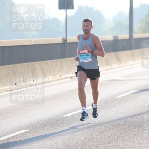 03.10.2025 - Köhlbrandbrückenlauf Lena Gebhardt http://msf.ph/oto/9049809 03.10.2025 09:13:16 Position 1 1022, 3463 meine-sportfotos.de