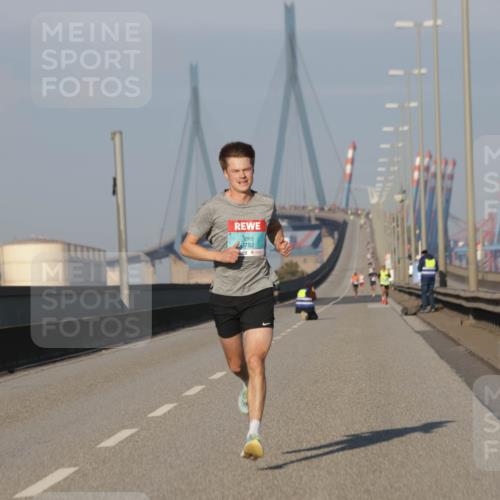 03.10.2025 - Köhlbrandbrückenlauf Jannik Wohlers http://msf.ph/oto/9049822 03.10.2025 09:35:03 Position 3 3782 meine-sportfotos.de