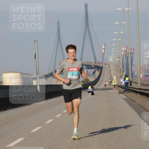 03.10.2025 - Köhlbrandbrückenlauf Jannik Wohlers http://msf.ph/oto/9049828 03.10.2025 09:35:03 Position 3 3782 meine-sportfotos.de