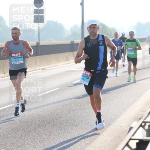 03.10.2025 - Köhlbrandbrückenlauf Lena Gebhardt http://msf.ph/oto/9049831 03.10.2025 09:13:17 Position 1 1022, 3463 meine-sportfotos.de