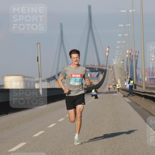 03.10.2025 - Köhlbrandbrückenlauf Jannik Wohlers http://msf.ph/oto/9049835 03.10.2025 09:35:03 Position 3 3782 meine-sportfotos.de