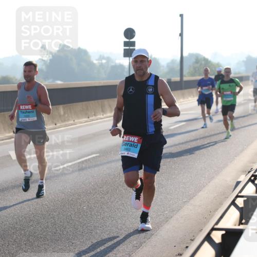 03.10.2025 - Köhlbrandbrückenlauf Lena Gebhardt http://msf.ph/oto/9049837 03.10.2025 09:13:18 Position 1 1022, 3463 meine-sportfotos.de