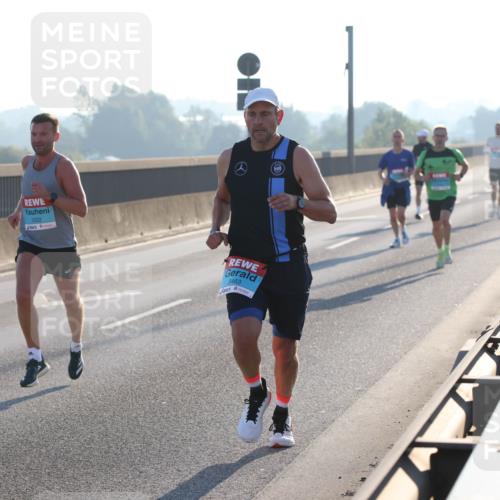 03.10.2025 - Köhlbrandbrückenlauf Lena Gebhardt http://msf.ph/oto/9049844 03.10.2025 09:13:18 Position 1 1022, 3463 meine-sportfotos.de
