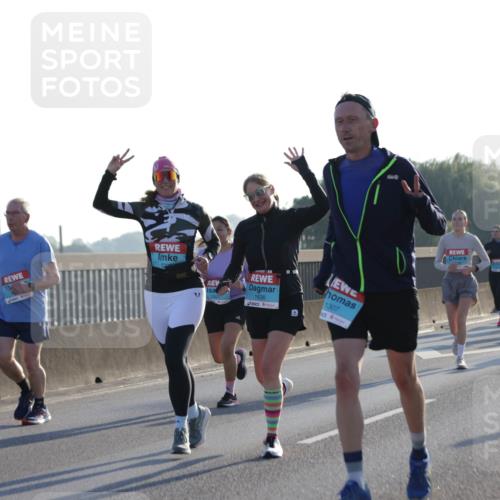 03.10.2025 - Köhlbrandbrückenlauf Jannik Wohlers http://msf.ph/oto/9049855 03.10.2025 09:18:34 Position 3 1521, 1636, 1307 meine-sportfotos.de