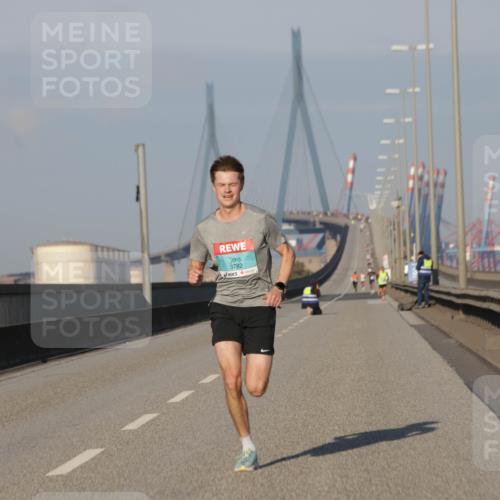 03.10.2025 - Köhlbrandbrückenlauf Jannik Wohlers http://msf.ph/oto/9049863 03.10.2025 09:35:03 Position 3 3782 meine-sportfotos.de