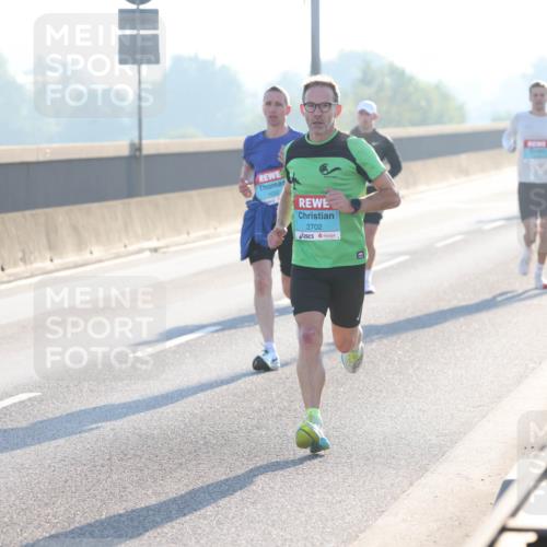 03.10.2025 - Köhlbrandbrückenlauf Lena Gebhardt http://msf.ph/oto/9049868 03.10.2025 09:13:19 Position 1 2702 meine-sportfotos.de