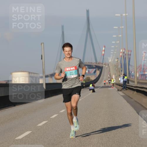 03.10.2025 - Köhlbrandbrückenlauf Jannik Wohlers http://msf.ph/oto/9049872 03.10.2025 09:35:03 Position 3 3782 meine-sportfotos.de