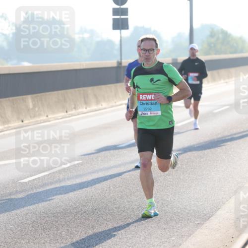 03.10.2025 - Köhlbrandbrückenlauf Lena Gebhardt http://msf.ph/oto/9049880 03.10.2025 09:13:20 Position 1 2702 meine-sportfotos.de