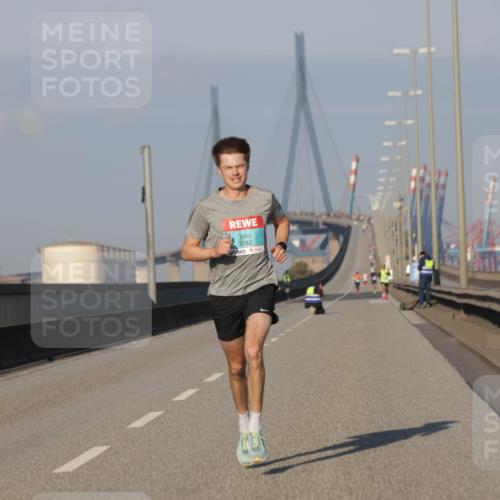 03.10.2025 - Köhlbrandbrückenlauf Jannik Wohlers http://msf.ph/oto/9049881 03.10.2025 09:35:04 Position 3 3782 meine-sportfotos.de