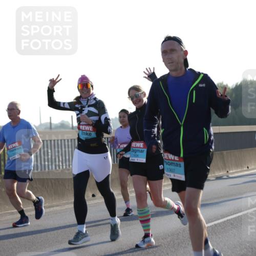 03.10.2025 - Köhlbrandbrückenlauf Jannik Wohlers http://msf.ph/oto/9049890 03.10.2025 09:18:34 Position 3 1392, 1636, 1307 meine-sportfotos.de