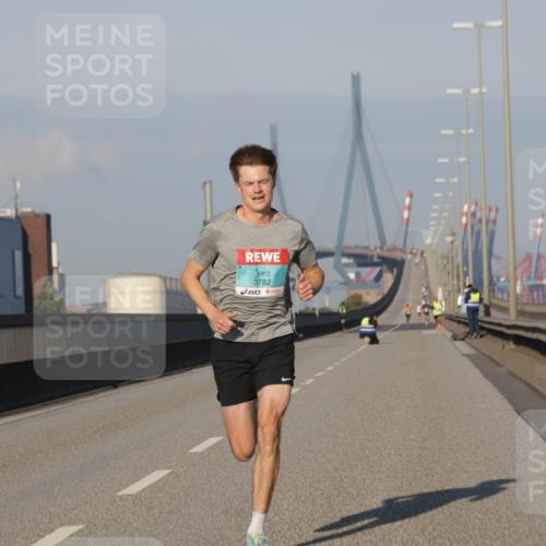 03.10.2025 - Köhlbrandbrückenlauf Jannik Wohlers http://msf.ph/oto/9049891 03.10.2025 09:35:04 Position 3 3782 meine-sportfotos.de