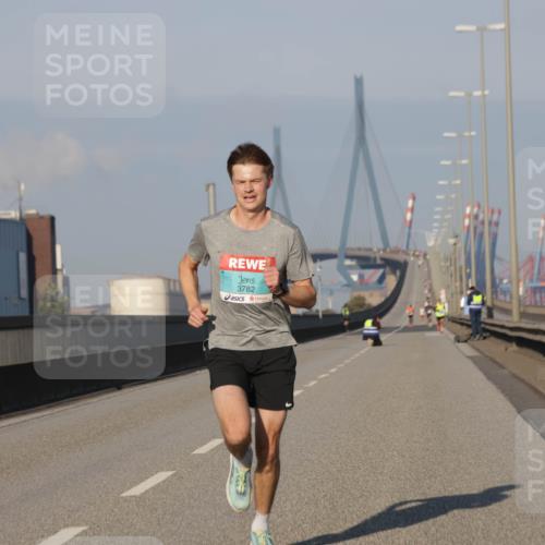 03.10.2025 - Köhlbrandbrückenlauf Jannik Wohlers http://msf.ph/oto/9049903 03.10.2025 09:35:05 Position 3 3782 meine-sportfotos.de
