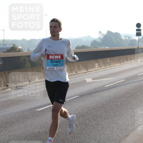03.10.2025 - Köhlbrandbrückenlauf Lena Gebhardt http://msf.ph/oto/9049935 03.10.2025 09:13:25 Position 1 3209, 247 meine-sportfotos.de