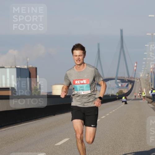 03.10.2025 - Köhlbrandbrückenlauf Jannik Wohlers http://msf.ph/oto/9049936 03.10.2025 09:35:05 Position 3 3782 meine-sportfotos.de