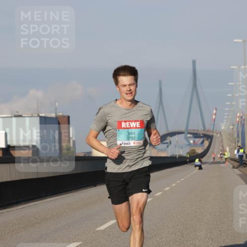 03.10.2025 - Köhlbrandbrückenlauf Jannik Wohlers http://msf.ph/oto/9049976 03.10.2025 09:35:05 Position 3 3782 meine-sportfotos.de