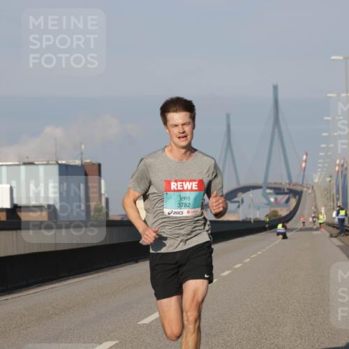 03.10.2025 - Köhlbrandbrückenlauf Jannik Wohlers http://msf.ph/oto/9049979 03.10.2025 09:35:05 Position 3 3782 meine-sportfotos.de