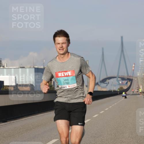 03.10.2025 - Köhlbrandbrückenlauf Jannik Wohlers http://msf.ph/oto/9050020 03.10.2025 09:35:06 Position 3 3782 meine-sportfotos.de