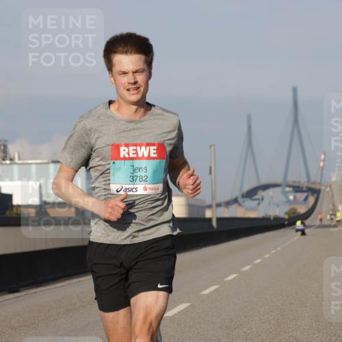 03.10.2025 - Köhlbrandbrückenlauf Jannik Wohlers http://msf.ph/oto/9050045 03.10.2025 09:35:06 Position 3 3782 meine-sportfotos.de