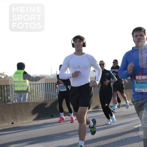 03.10.2025 - Köhlbrandbrückenlauf Jannik Wohlers http://msf.ph/oto/9050104 03.10.2025 09:18:39 Position 3 2117 meine-sportfotos.de