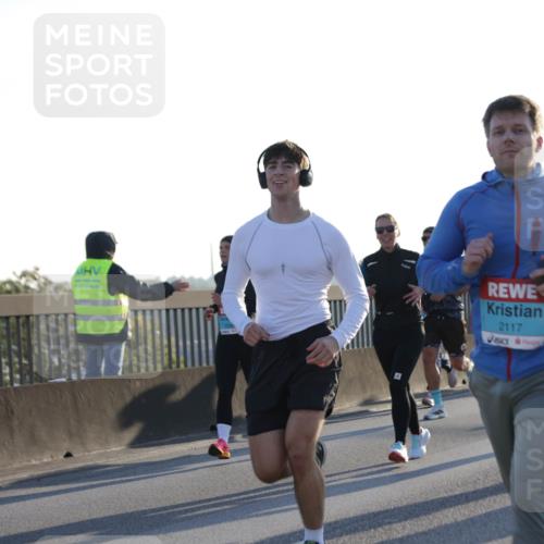 03.10.2025 - Köhlbrandbrückenlauf Jannik Wohlers http://msf.ph/oto/9050115 03.10.2025 09:18:39 Position 3 2117 meine-sportfotos.de