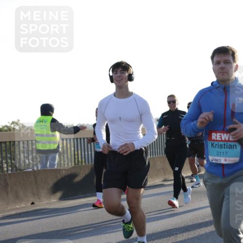 03.10.2025 - Köhlbrandbrückenlauf Jannik Wohlers http://msf.ph/oto/9050125 03.10.2025 09:18:39 Position 3 2117 meine-sportfotos.de